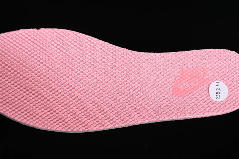 All categories Nk SB Dunk series Nk SB Dunk Low low-top sneakers C version Nk Dunk Low "Barbie" Barbie SB low-top sports and leisure sneakers FN8927-621